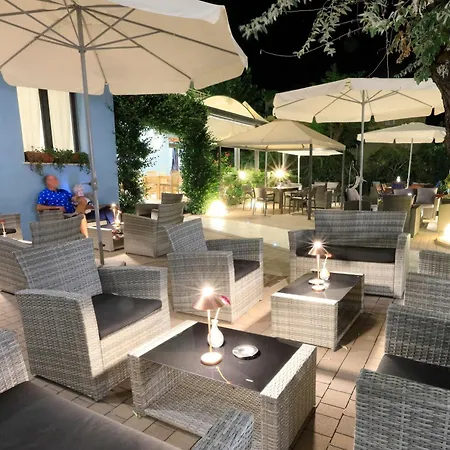 La Perla Отель 3*